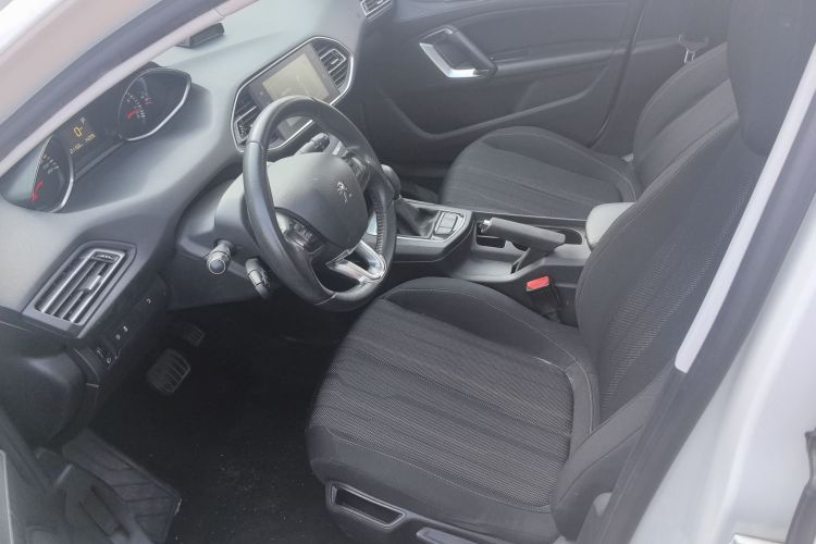 标致308S 2015款 1.2T 自动劲驰版局部细节19