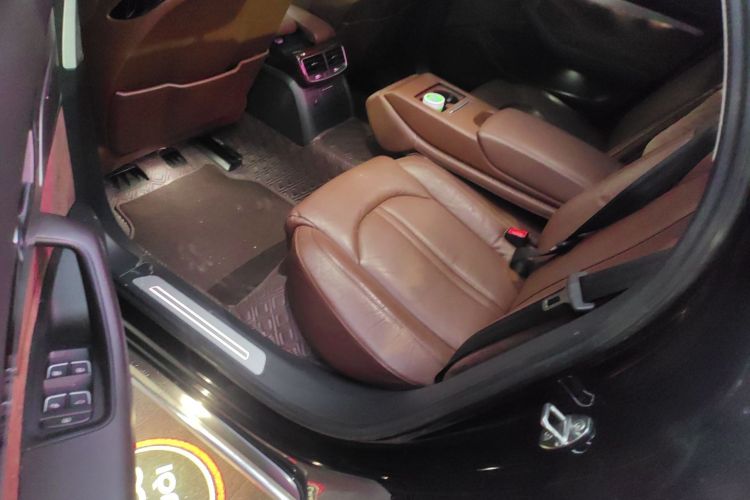 奥迪A8 2013款 A8L 45 TFSI quattro舒适型中控内饰7004