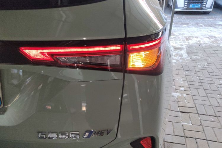 五菱汽车 五菱星辰 2022款 2.0L DHT电速款车身外观9