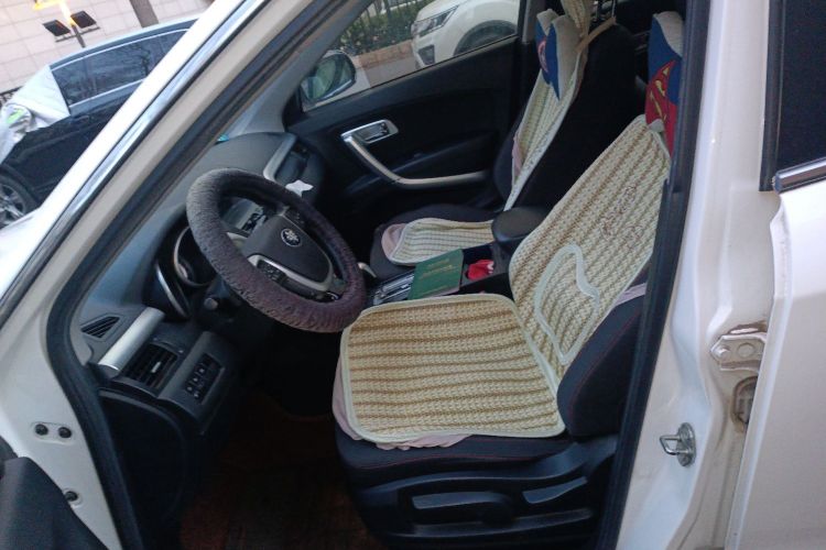 奔腾X80 2013款 2.0L 自动舒适型中控内饰19