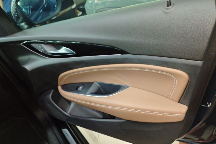 别克 君威 2019款 20T 精英型 国VI中控内饰42