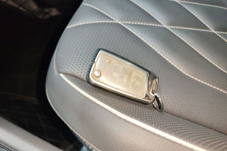 大众 途观L 2024款 330TSI 自动两驱R-Line越享版中控内饰7001