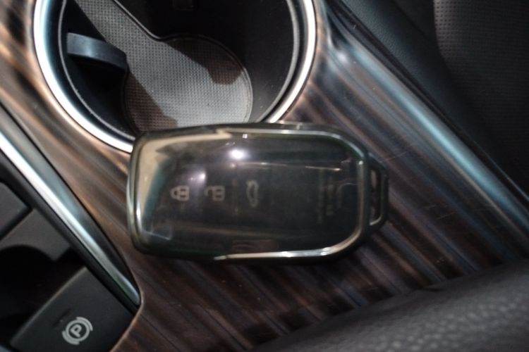 丰田 凯美瑞 2018款 2.5G 豪华版中控内饰11