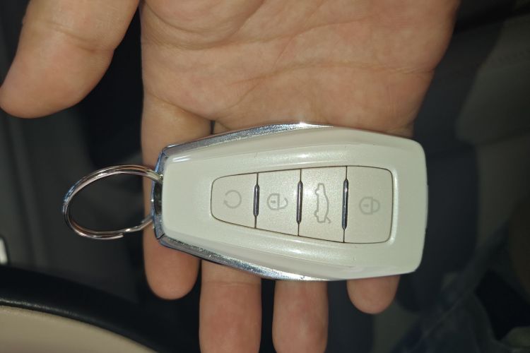 吉利汽车 吉利icon 2023款 1.5TD 巧克力醇巧版中控内饰7001