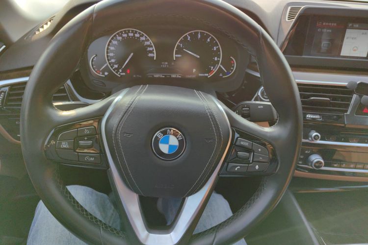 宝马5系 2018款 528Li 上市特别版中控内饰13