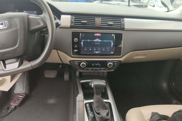 观致3 2014款 三厢 1.6L 自动致悦型中控内饰16