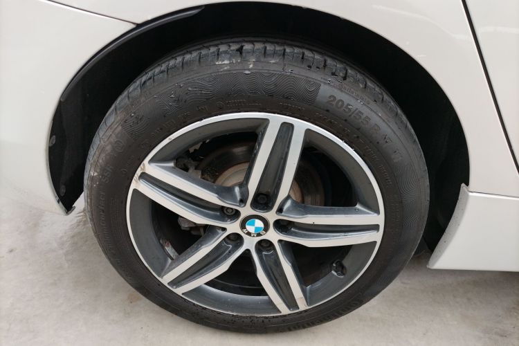 宝马2系旅行车 2016款 218i 运动设计套装车身外观6008