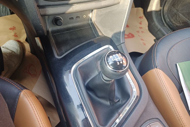 东南DX7 2017款 1.5T 手动凯旋版中控内饰18