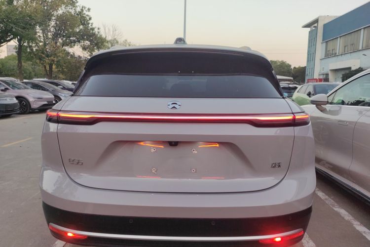 蔚来ES6 2024款 75kWh车身外观6