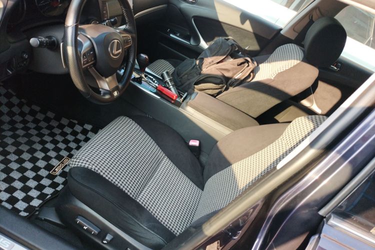 雷克萨斯IS 2011款 250 运动版中控内饰19