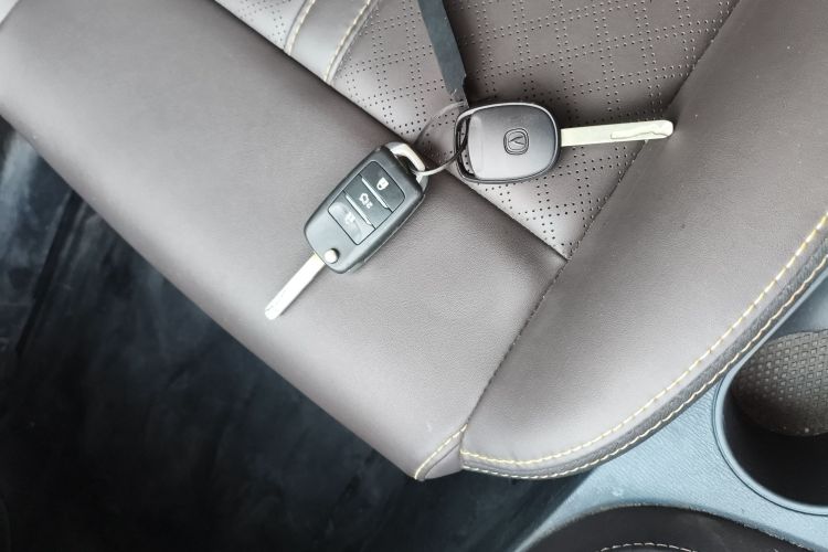 长安 逸动DT 2018款 1.6L 手动智享型中控内饰7001