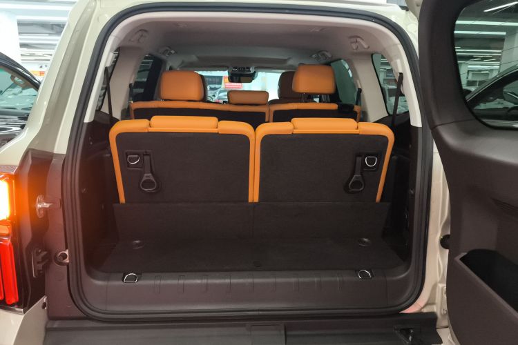 坦克500 2022款 3.0T 商务版 登峰型 7座机舱底盘23