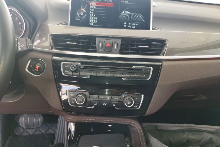 宝马X1 2016款 xDrive20Li 豪华型中控内饰16