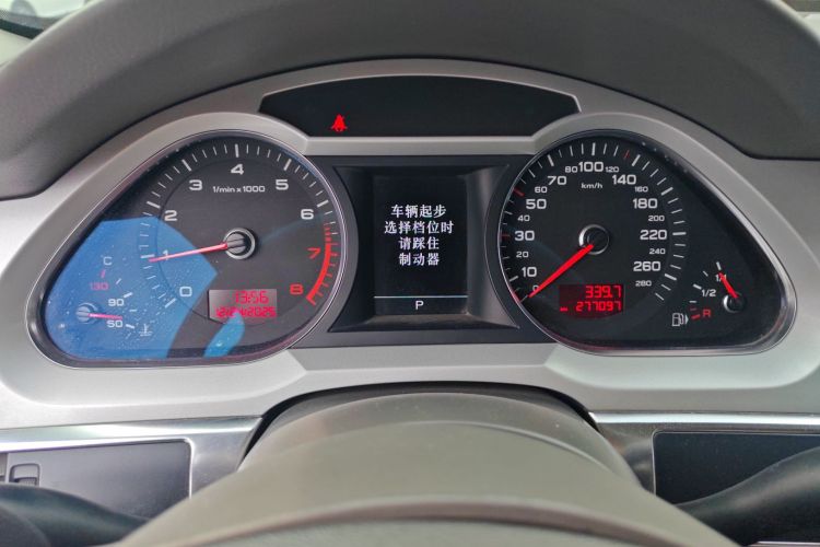 奥迪A6L 2011款 2.8 FSI 舒适型中控内饰14