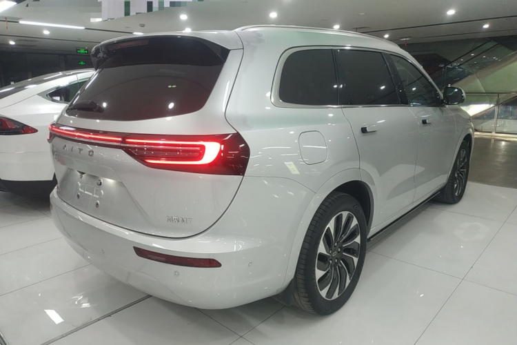 鸿蒙智行 问界M7 2024款 1.5T 四驱Plus版 5座车身外观6005