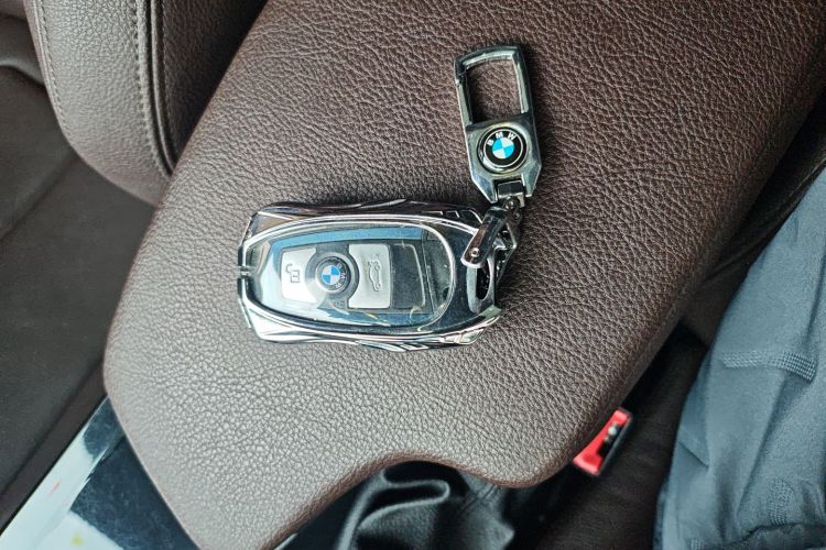 宝马3系 2018款 320Li 领先型M运动套装中控内饰11