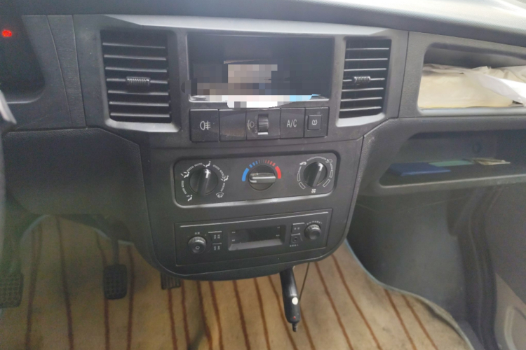 五菱汽车 五菱之光 2023款 1.5L 实用型 5/7座中控内饰16