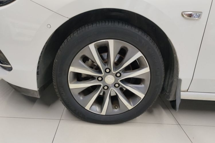 别克GL6 2018款 18T 6座尊贵型车身外观35