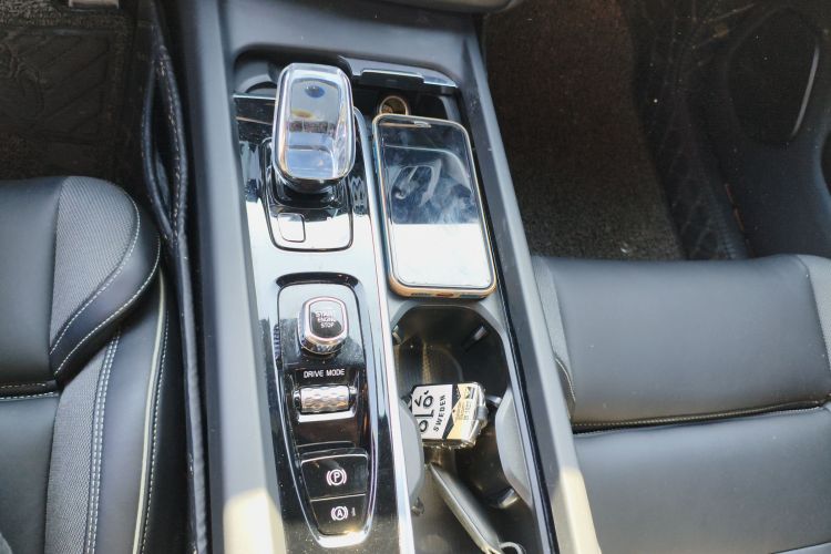 沃尔沃XC60新能源 2020款 T8 E驱混动 智远运动版中控内饰18