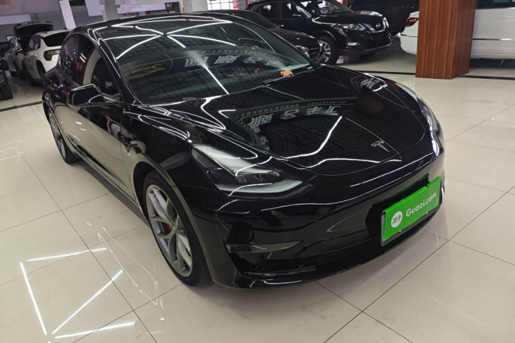 特斯拉 Model 3 2021款 Performance高性能全轮驱动版车身外观3