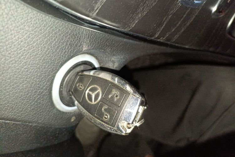 奔驰C级 2015款 C 200 L 4MATIC 运动版中控内饰7001