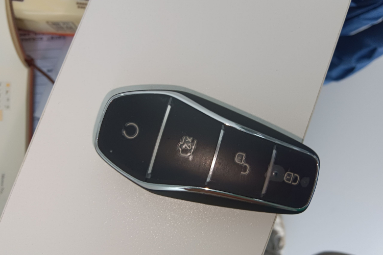 比亚迪 汉L 2025款 EV 四驱激光雷达旗舰型中控内饰7001