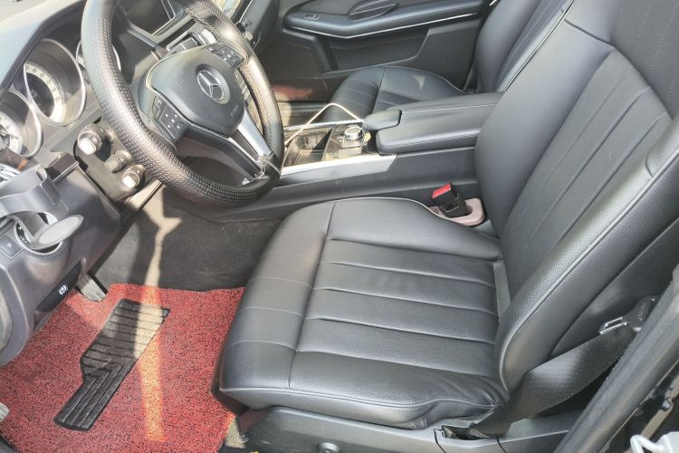 奔驰E级 2015款 E 200 L 运动型中控内饰19