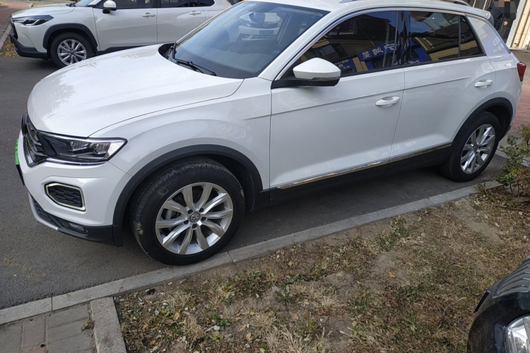 大众 T-ROC探歌 2020款 230TSI DSG两驱进取型车身外观4