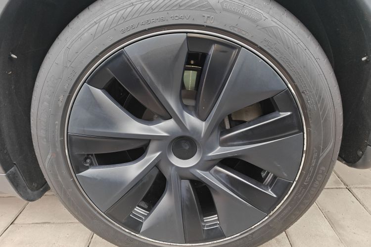 特斯拉 Model Y 2023款 后轮驱动版车身外观6002