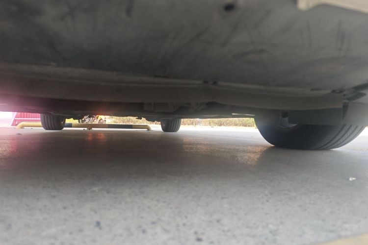 福特 福克斯 2012款 三厢 1.6L 自动舒适型局部细节9008