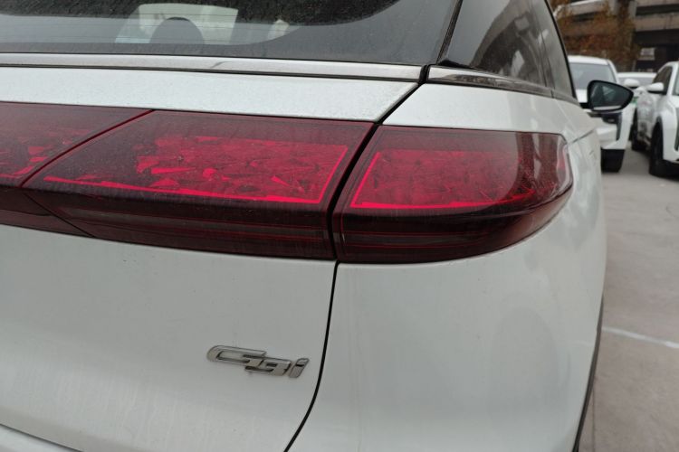 小鹏G3 2022款 G3i 460G车身外观9