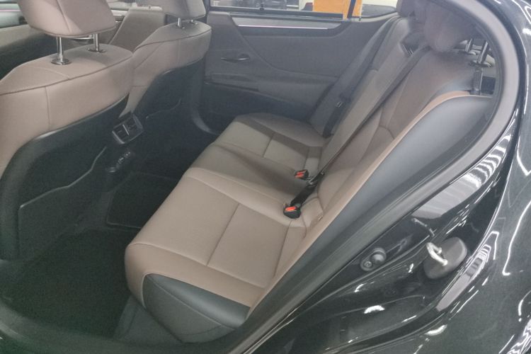 雷克萨斯ES 2025款 200 臻享版中控内饰21