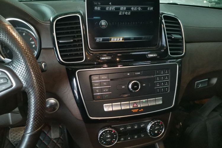 奔驰GLS 2016款 GLS 400 4MATIC动感型中控内饰16