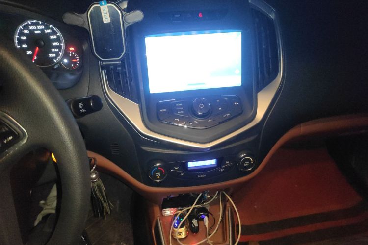 吉利汽车 金刚 2016款 1.5L 手动精英型中控内饰16