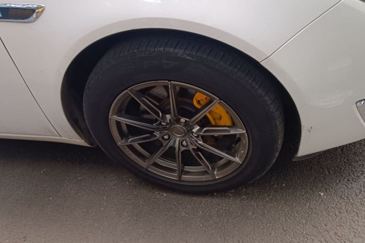 别克 君威 2015款 1.6T 精英技术型车身外观10