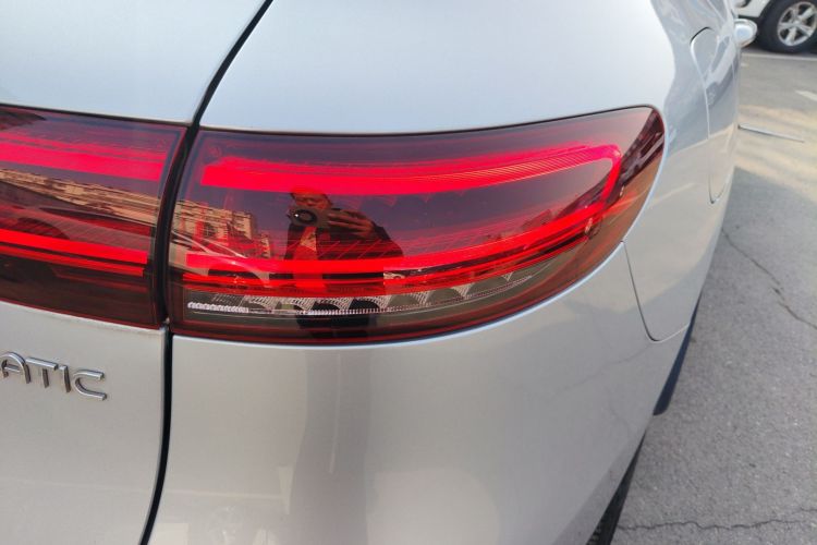 奔驰EQC 2021款 EQC 350 4MATIC车身外观9