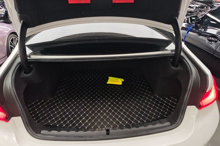 宝马3系 2023款 325Li M运动套装机舱底盘23