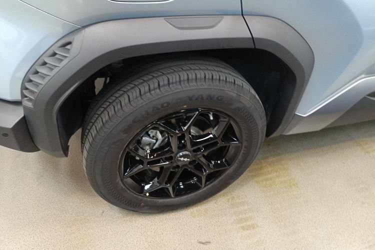 方程豹 钛3 2025款 501KM 后驱智驾Max版车身外观6008