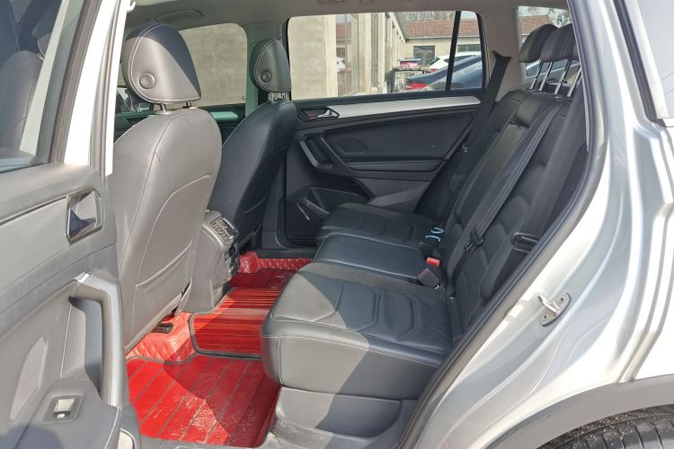 大众 途观L 2020款 330TSI 自动两驱智动豪华版 国VI中控内饰7004