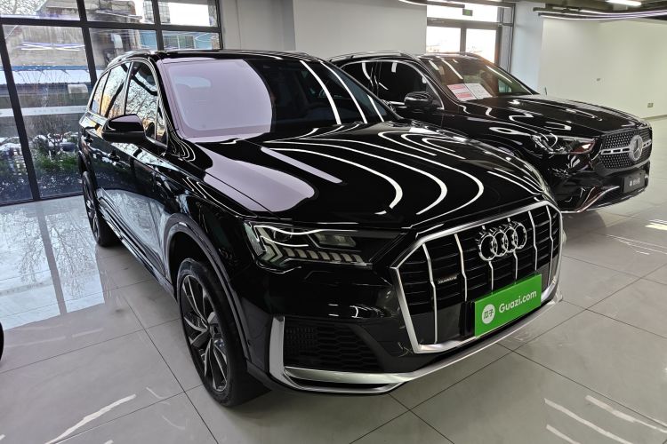 奥迪Q7 2023款 55 TFSI quattro S line运动型车身外观3