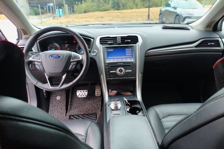 福特 蒙迪欧 2017款 EcoBoost 180 时尚型中控内饰12