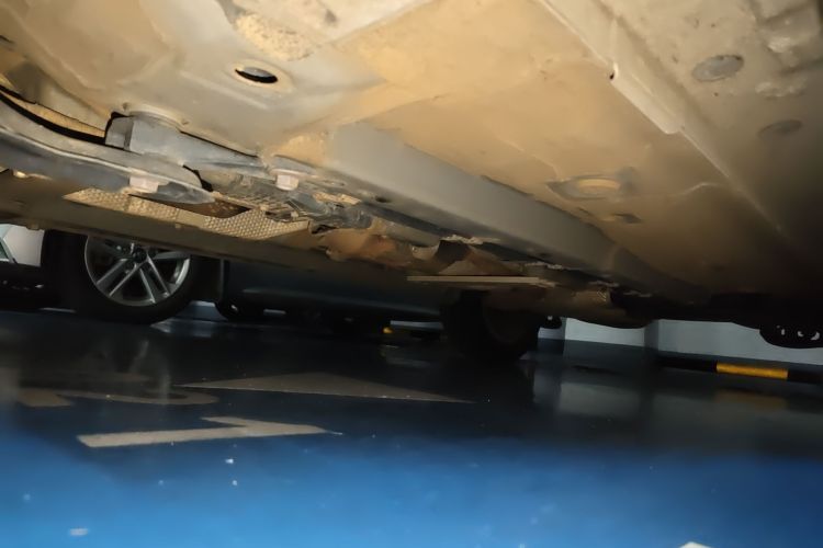 丰田 卡罗拉锐放 2023款 2.0L 先锋版局部细节9004