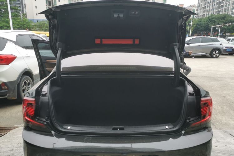 沃尔沃S90 2021款 B5 智逸豪华版机舱底盘23