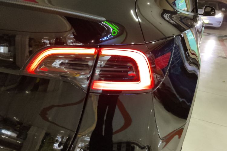 特斯拉 Model Y 2023款 后轮驱动版车身外观6006