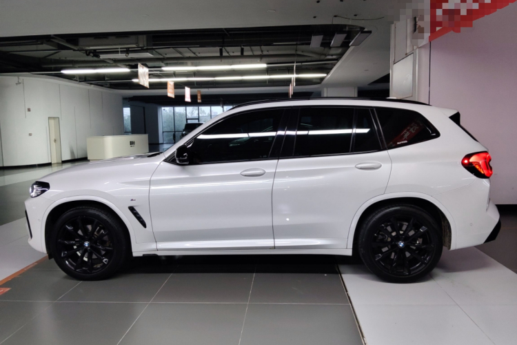 宝马X3 2022款 改款二 xDrive30i 尊享型 M曜夜套装车身外观6003