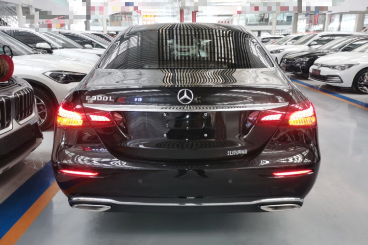 奔驰E级 2023款 改款 E 260 L车身外观6