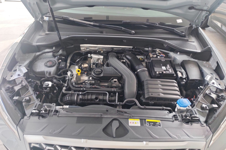 奥迪Q2L 2025款 35TFSI 时尚动感型机舱底盘24