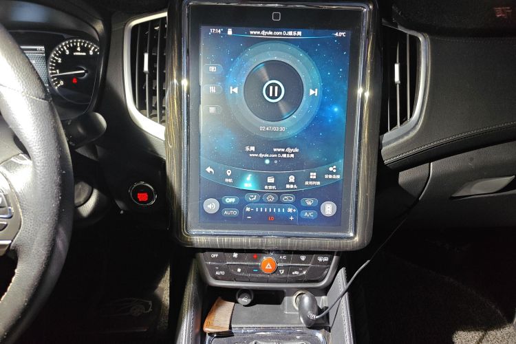 SWM斯威汽车 SWM斯威X7 2017款 1.5T 自动智享型 7座中控内饰16