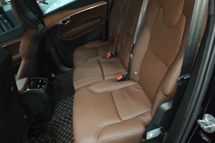 沃尔沃XC90 2024款 B5 智行豪华版 7座中控内饰7004