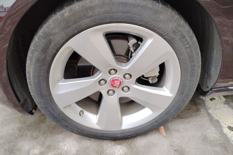 捷豹XFL 2018款 XFL 2.0T 200PS 精英版车身外观6007